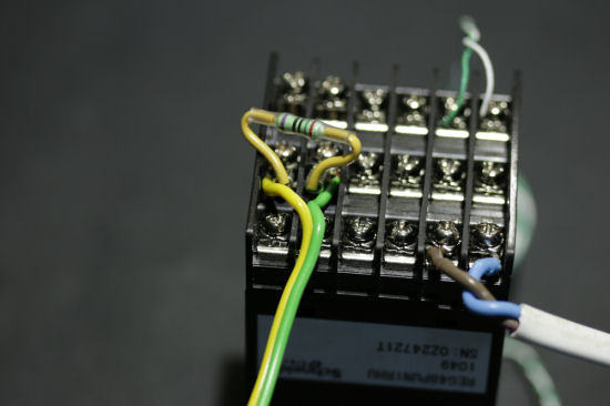 RS485总线通常只由两根导线和四极电阻组成......
