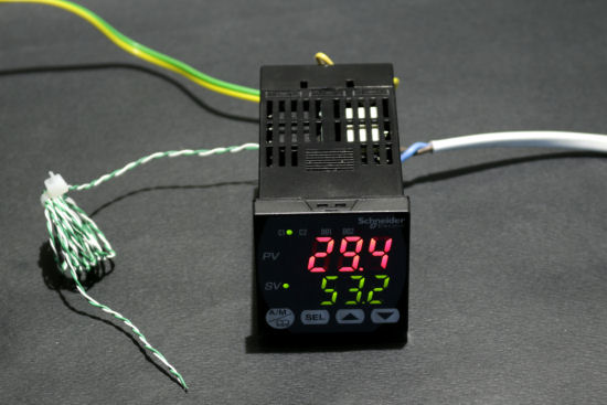 一个小型温度控制器，内置PID，模糊逻辑，......和RS485上的MODBUS接口